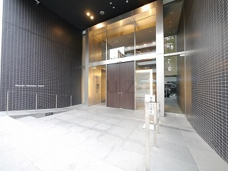 ズーム横浜スクエアのエントランス