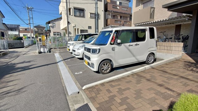 オトジローネⅡの駐車場