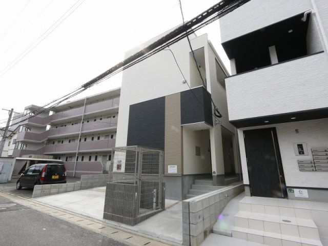 福岡市東区唐原４丁目のアパートのエントランス
