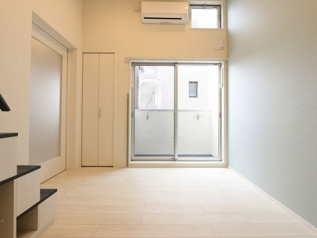 福岡市東区唐原４丁目のアパートのロビー