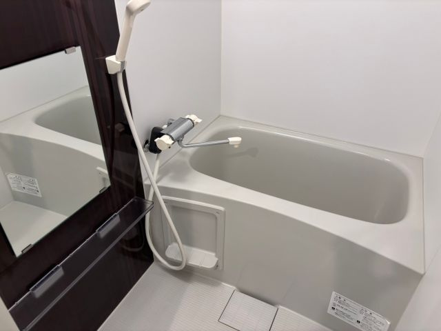 福岡市東区箱崎４丁目のアパートの浴室