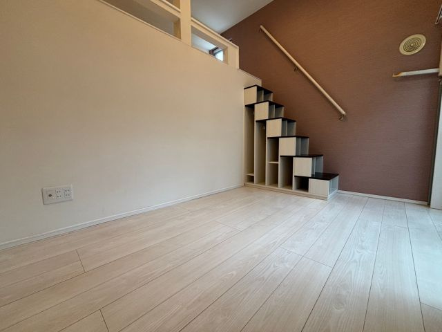 福岡市東区箱崎４丁目のアパートの居間・リビング