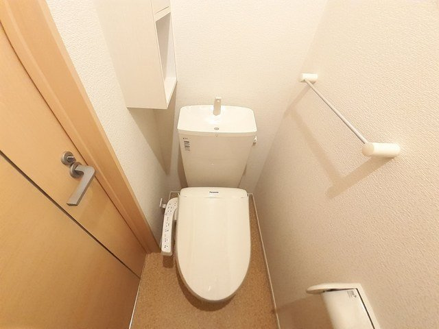 ペンサミエント　Ｂのトイレ|落ち着いた色調のトイレです
