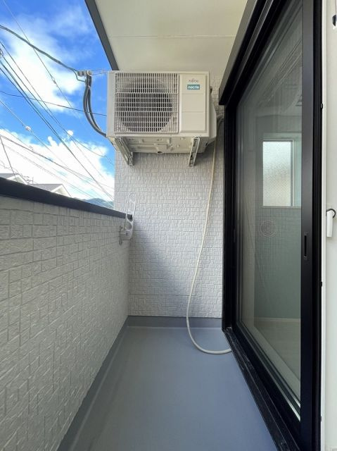 福岡市早良区野芥２丁目のアパートのバルコニー