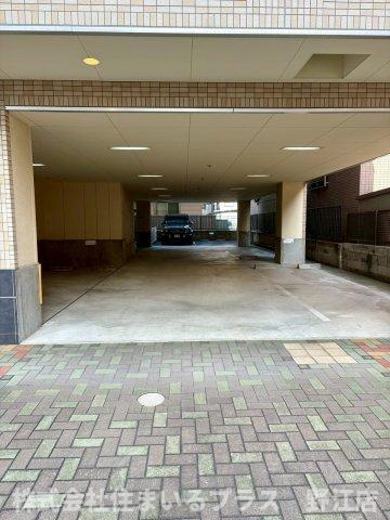 グランカーサ都島の駐車場