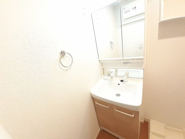 カトルセゾンの洗面所|明るい洗面所です