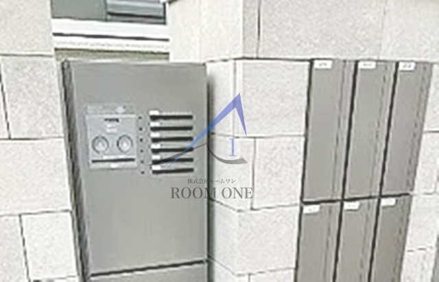 デザインメゾン本町のその他共用部分|集合ポストと宅配ボックスです。