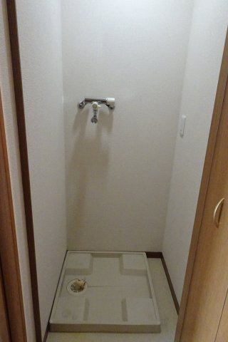 ネストＢ＆Ｗの設備|室内洗濯機置場　※別号室の参考写真です(現況優先・仕様違いの場合あり)