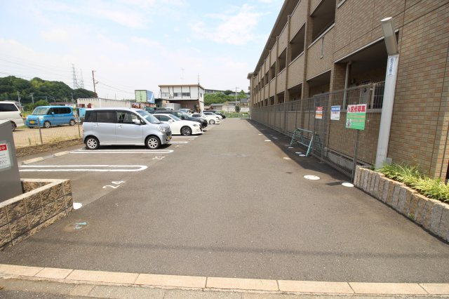 パストラルポートの駐車場