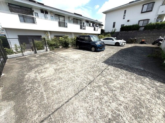 モアクレストの駐車場
