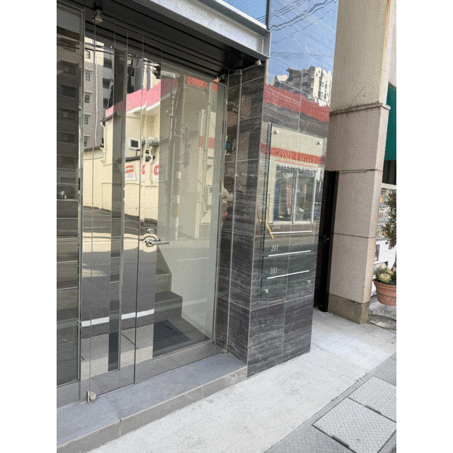 ONE　LIGHT　坂田町のエントランス