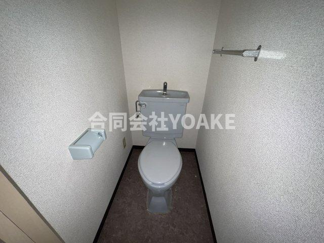 オークウッドⅠのトイレ|別号室の写真となります。現況優先。