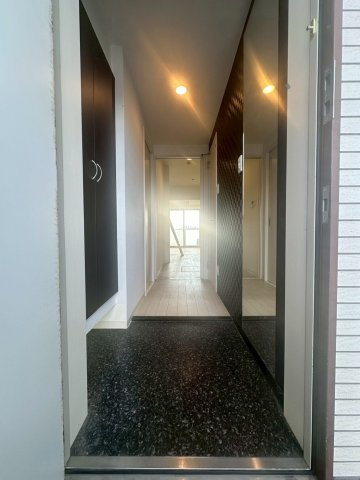 ARROW FIELDS貮番館の玄関