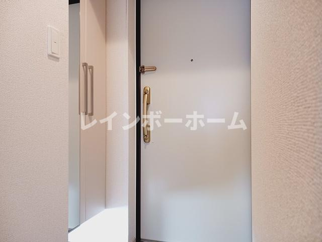 グランデ新宿の玄関