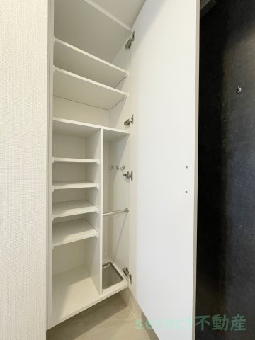 エスリード新栄マルスの玄関