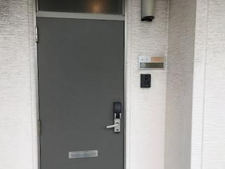 アルモニーアAの玄関