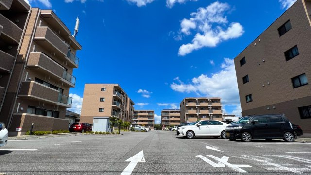 フィールドコート　クレアの駐車場