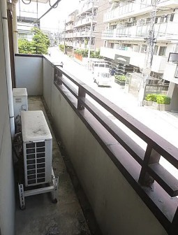 土屋ビルのバルコニー