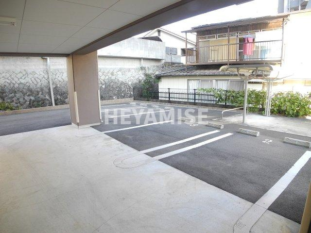 グランツ池田の駐車場