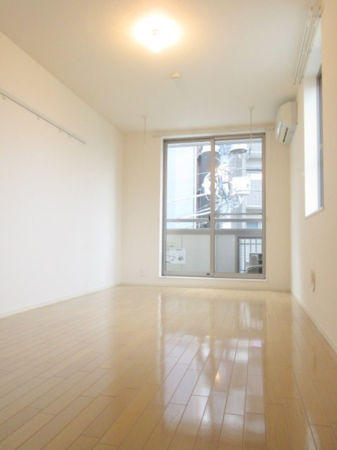 プライムメゾン日暮里の居間・リビング|キレイなお部屋です