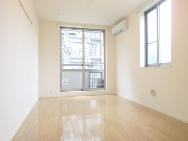 プライムメゾン日暮里の居間・リビング|キレイなお部屋です