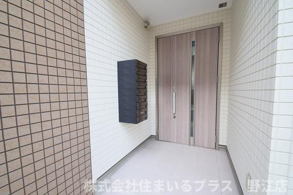 セレニティ今福南のエントランス