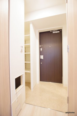 ワールドアイ難波南PORTA 仲介手数料無料の玄関