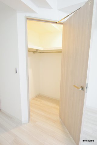 ワールドアイ難波南PORTA 仲介手数料無料の収納
