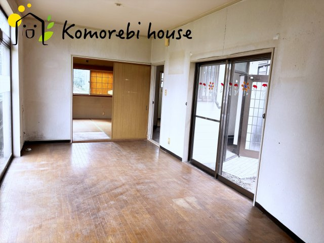 さいたま市西区西新井　中古戸建ての居間・リビング|26.9.28撮影済み
