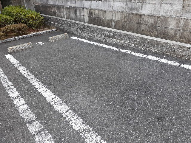 サンリット　ハウスの駐車場|駐車場です