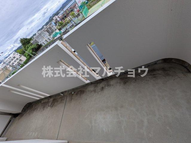 サンセットのバルコニー|外からの目が気にならないバルコニーで洗濯物が干せます