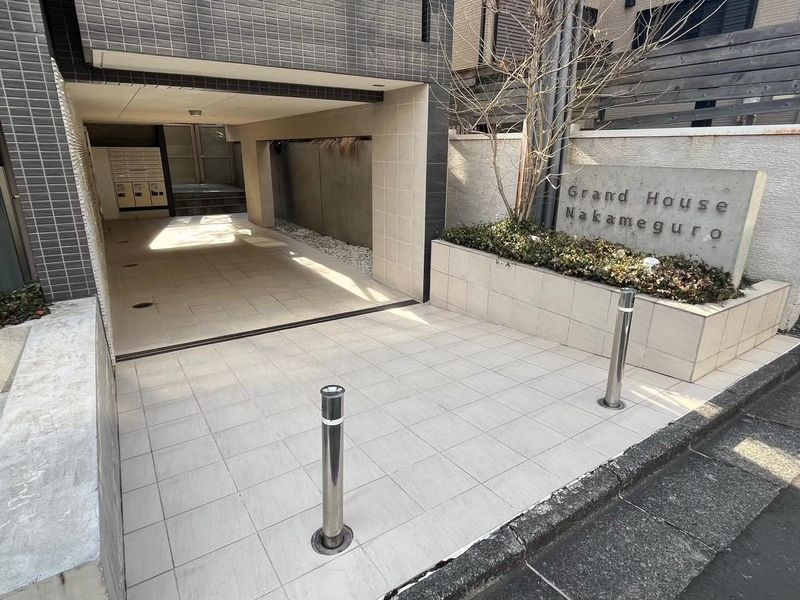 グランドハウス中目黒のエントランス