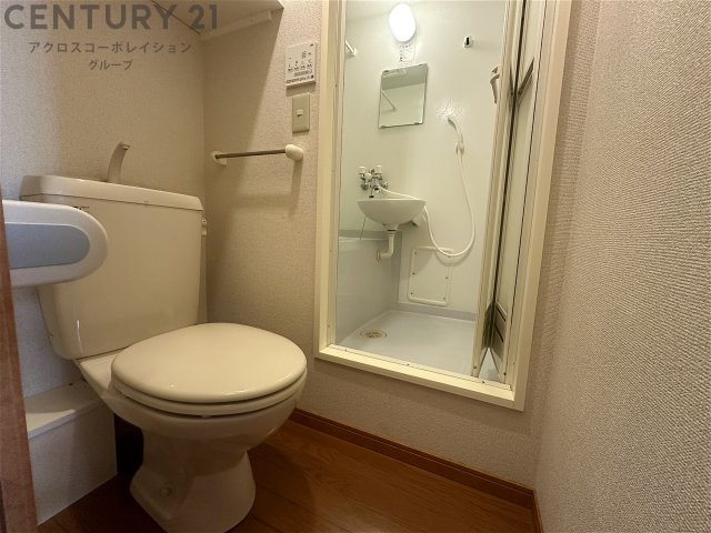 浴室内にトイレがあります♪