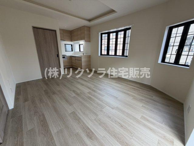 中神田町　中古一戸建ての居間・リビング|LDK12.0帖
■物件内覧・資金計画相談・住宅ローン相談、リフォーム相談、お問合せ受付中■
※当日・翌日のご内覧、ご相談はお電話でのお問合せがスムーズです！