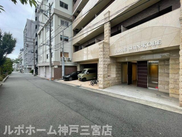 エスライズ新神戸のエントランス