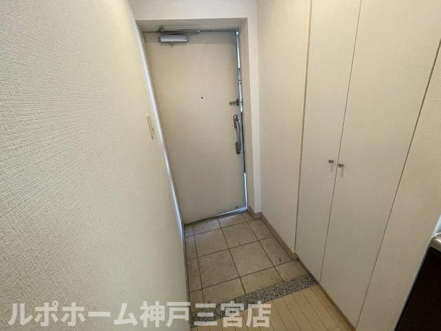 エスライズ新神戸の玄関