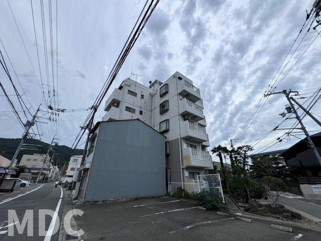 フォート佐古の駐車場