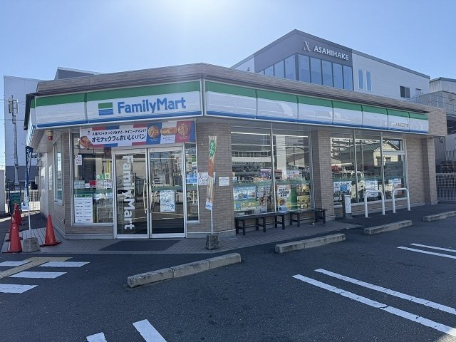 リエート　新田　Ⅰの周辺|ファミリーマート新田西町店様まで750m