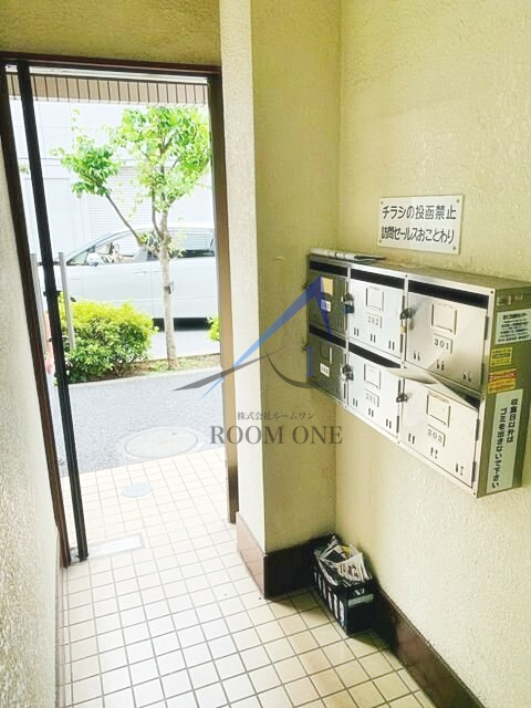 日のでアパルトマンのエントランス|エントランスです。