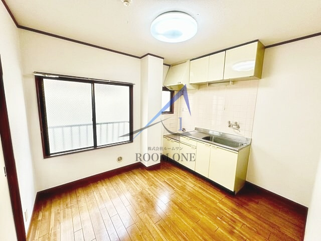 日のでアパルトマンの居間・リビング|洋室のお部屋です。