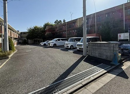第1かしの木ハイツの駐車場