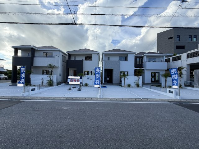 宜野湾市上原1丁目（全4棟）の外観|※全棟駐車3台可♪素敵なお庭＋植栽付き♪