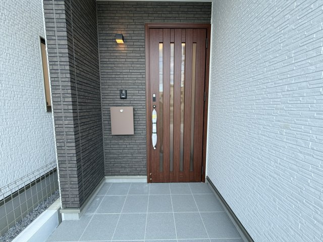 宜野湾市上原1丁目（全4棟）の玄関|D号棟　スマートキー付き♪