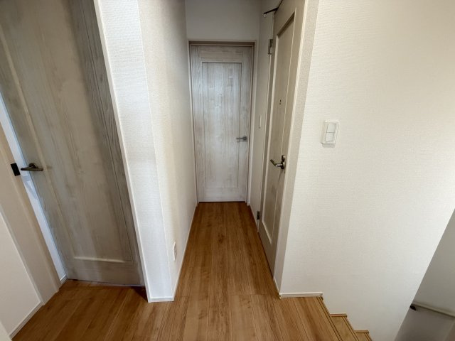 宜野湾市上原1丁目（全4棟）の内装|D号棟　2階ホール♪