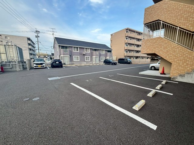 リアンレガーロ大分鶴崎ステーションの駐車場