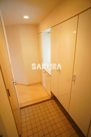 【玄関】 | パークホームズ東神奈川ステーションアリーナ | 収納豊富なシューズボックスです♪