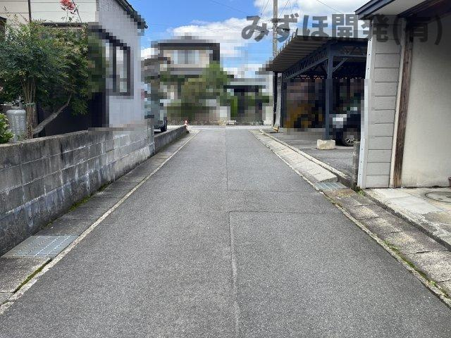 寒河江市若葉町17-8の前面道路含む現地写真