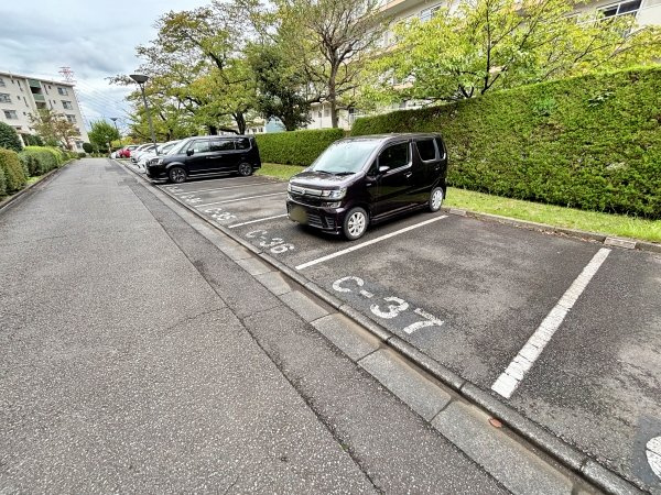 駐車場は便利な平置きタイプ
