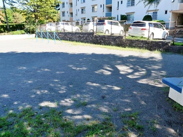 敷地内には公園がございます