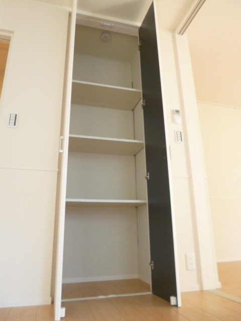 コルテ鶴見の玄関|★収納の多いお部屋★